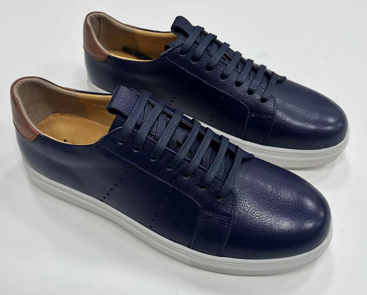 Chaussure en cuir véritable