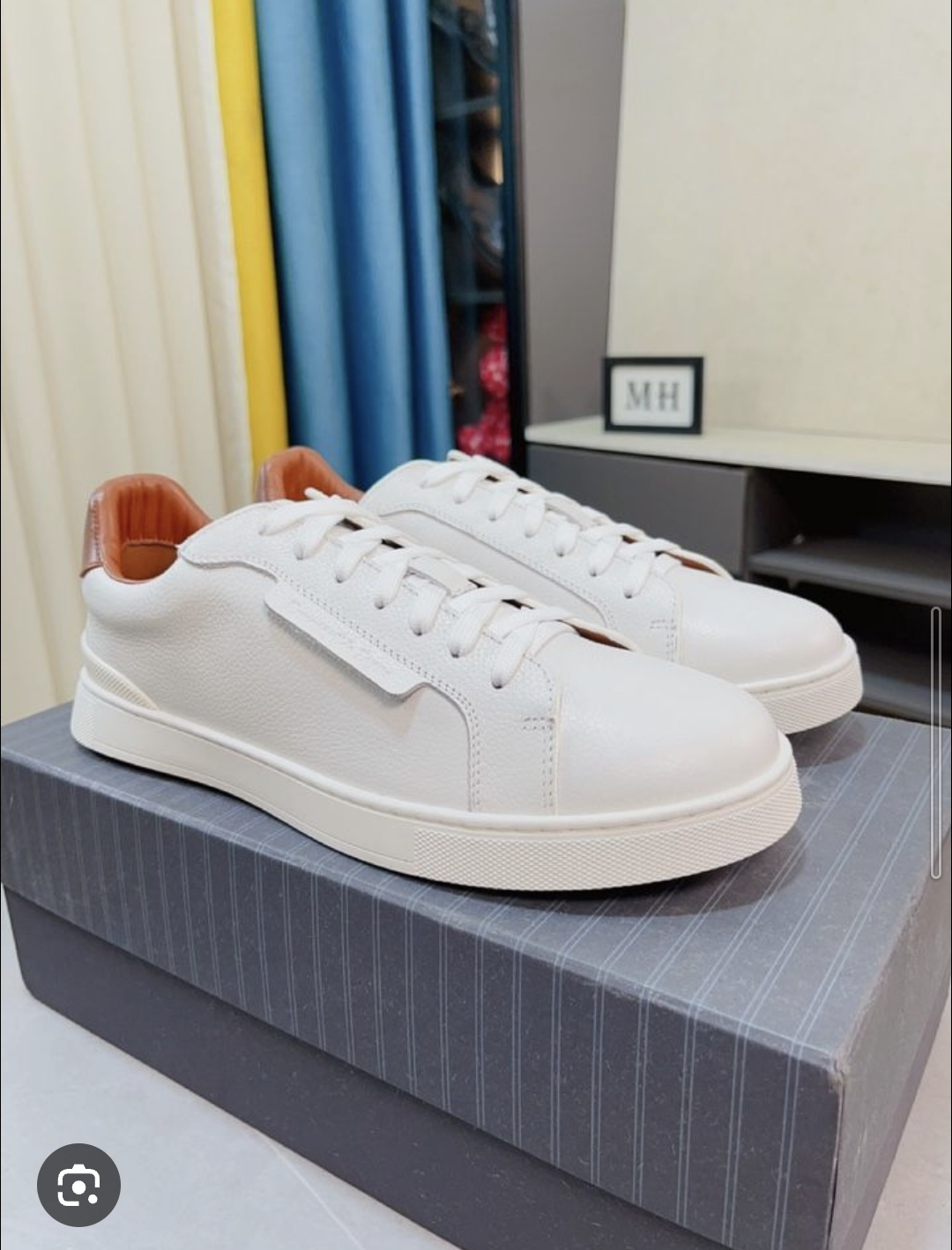 Sneakers en cuir blanc lisse