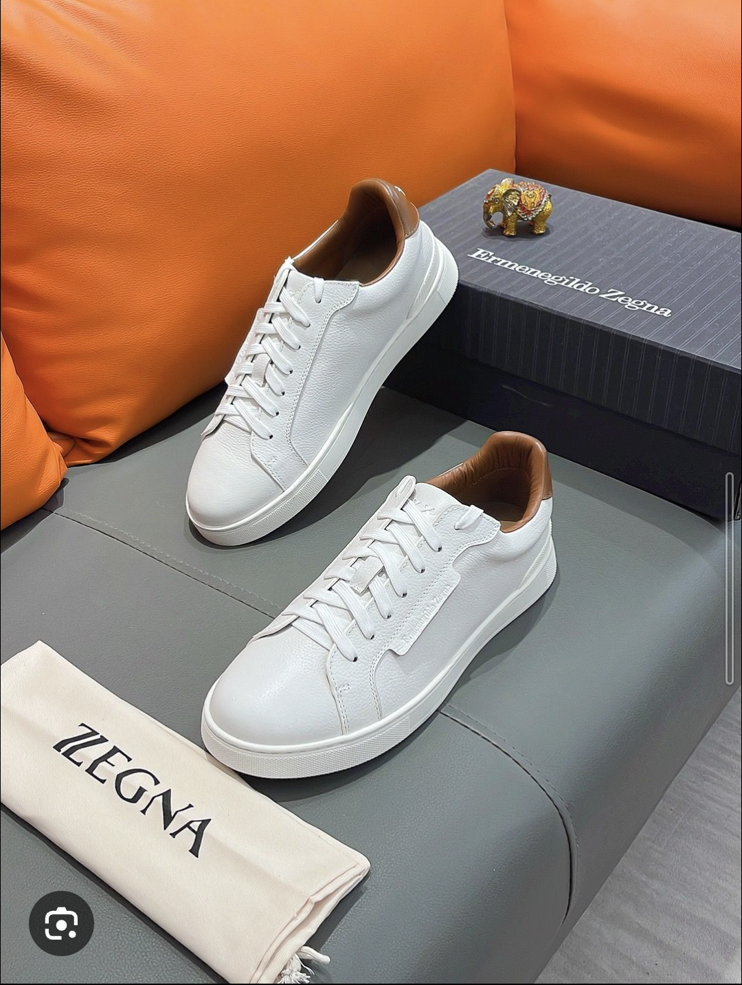Sneakers en cuir blanc lisse